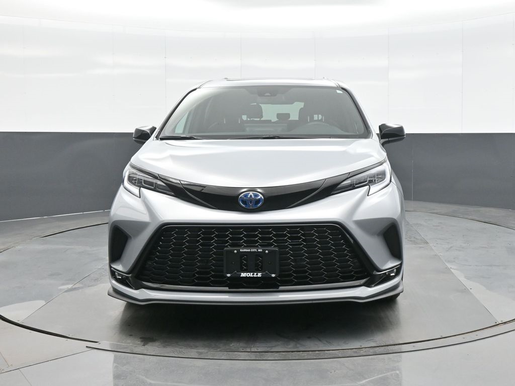 Used 2025 Toyota Sienna XSE with VIN 5TDDSKFC8SS198058 for sale in Kansas City