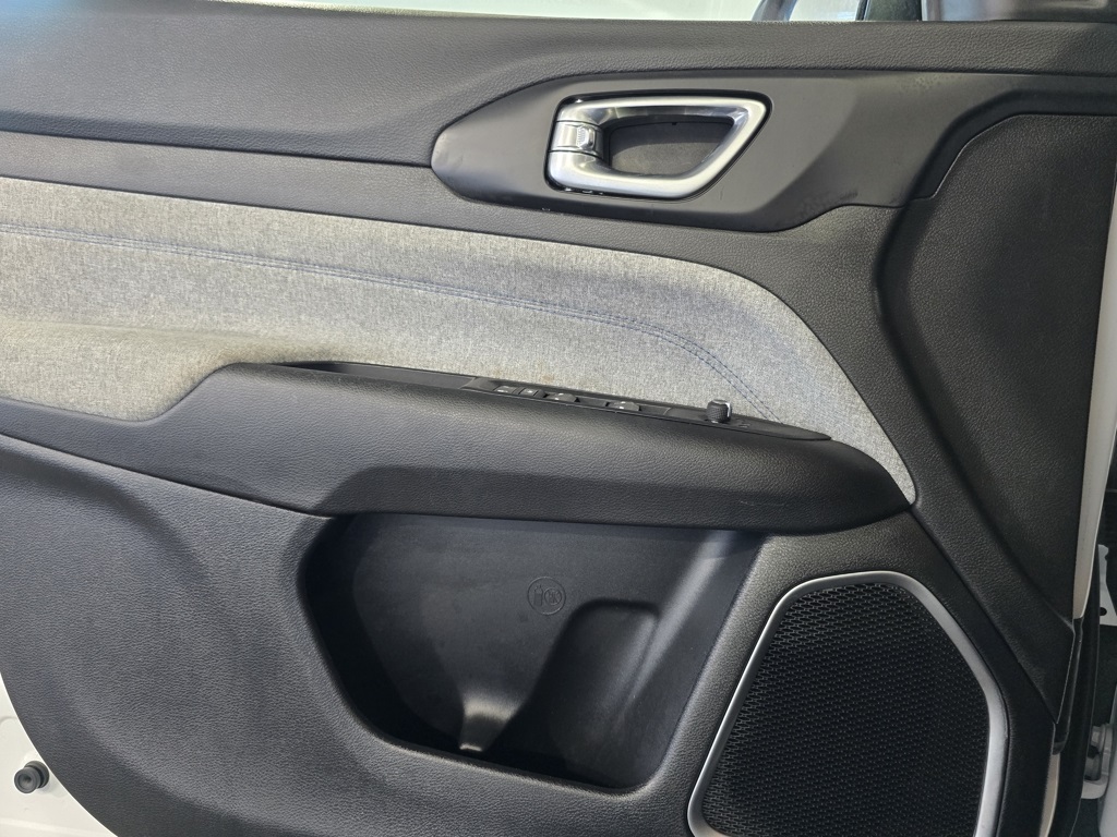 Thumbnail: 2023 Jeep Compass - 12