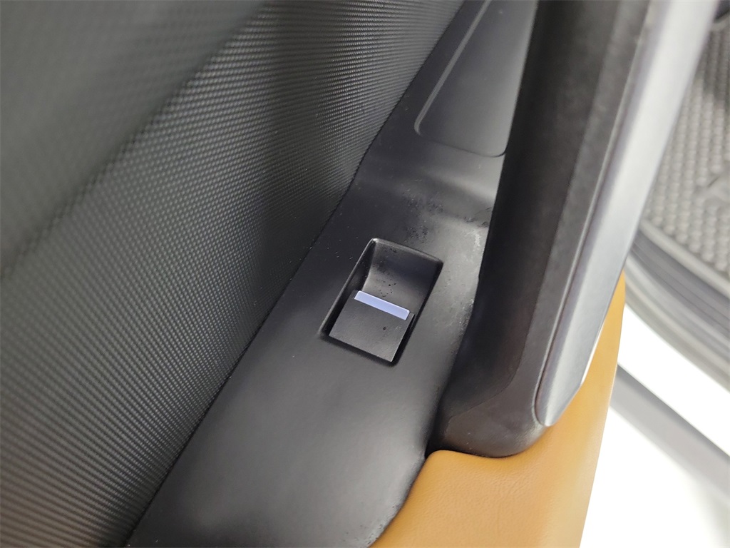 2023 Land Rover Defender 110 X-Dynamic SE White at Ultimate Motorsports