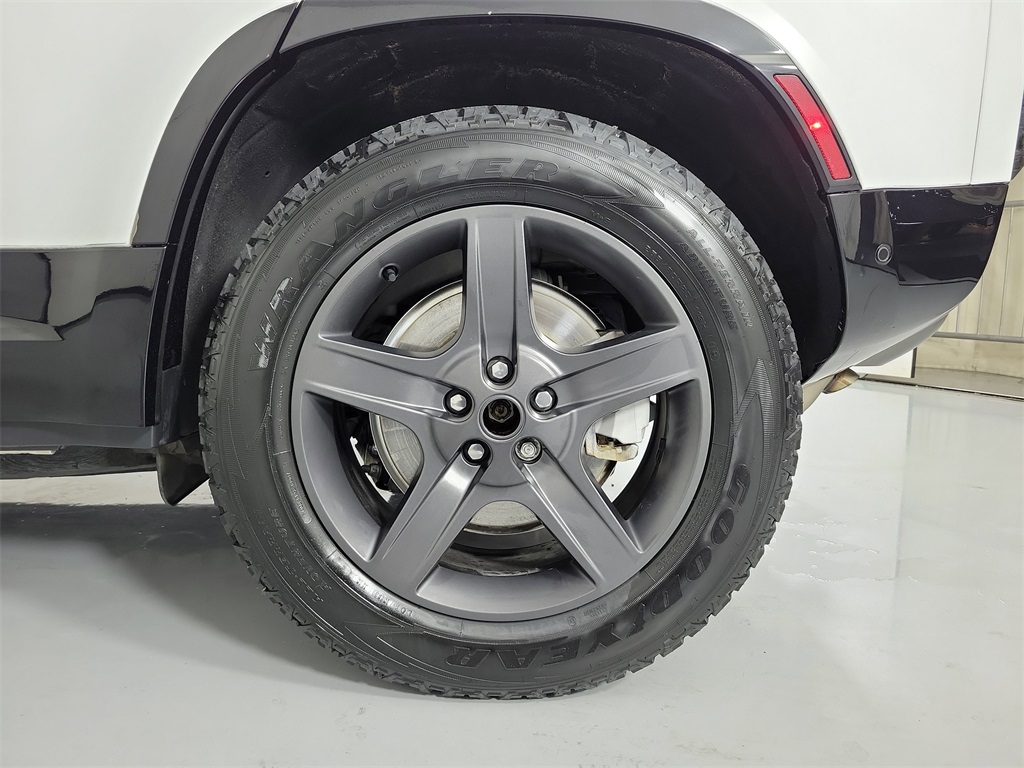 2023 Land Rover Defender 110 X-Dynamic SE White at Ultimate Motorsports