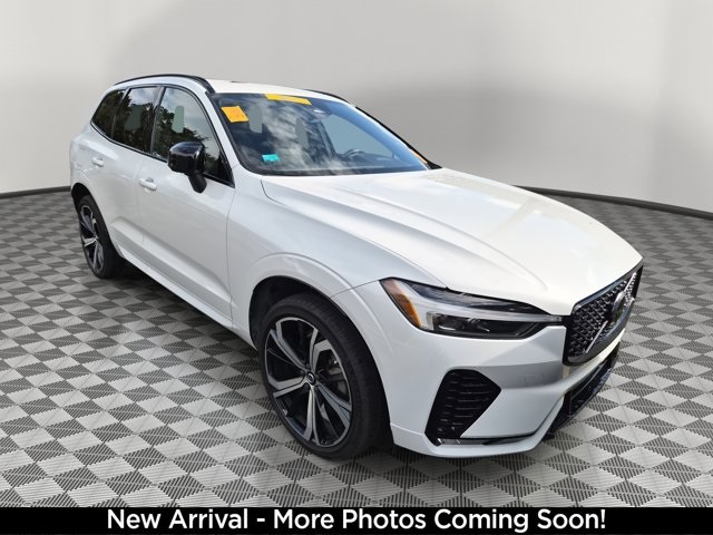 2022 Volvo XC60 R-Design's photo