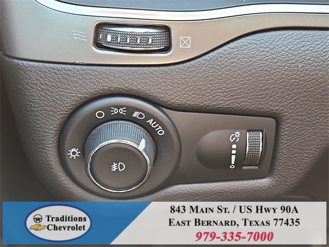 2019 Jeep Cherokee Latitude Silver at Durrett Motor Company