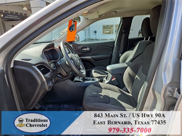 2019 Jeep Cherokee Latitude Silver at Durrett Motor Company