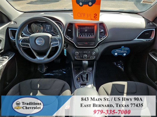 2019 Jeep Cherokee Latitude Silver at Durrett Motor Company