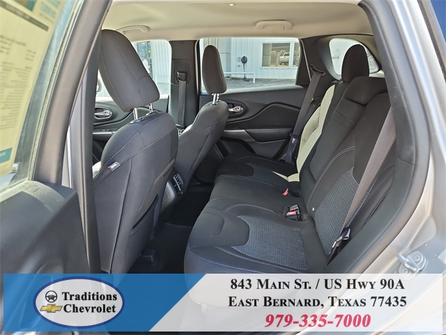 2019 Jeep Cherokee Latitude Silver at Durrett Motor Company