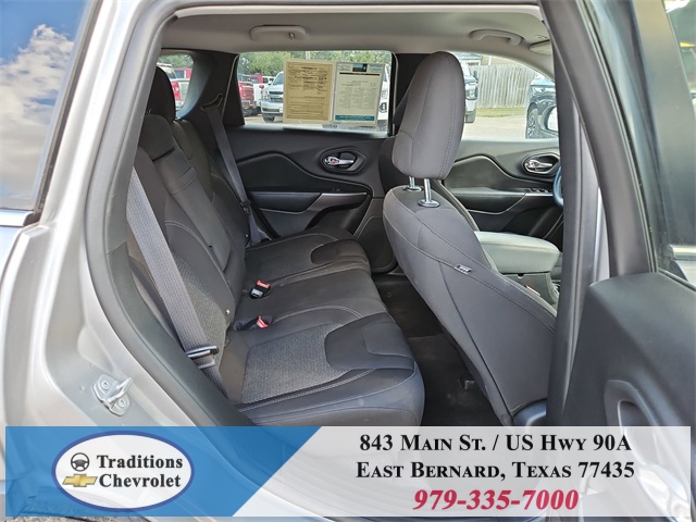2019 Jeep Cherokee Latitude Silver at Durrett Motor Company