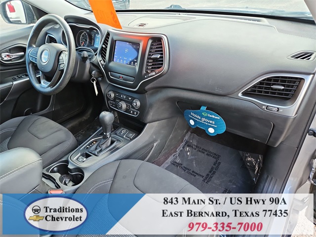 2019 Jeep Cherokee Latitude Silver at Durrett Motor Company