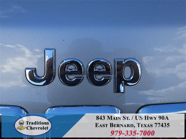 2019 Jeep Cherokee Latitude Silver at Durrett Motor Company
