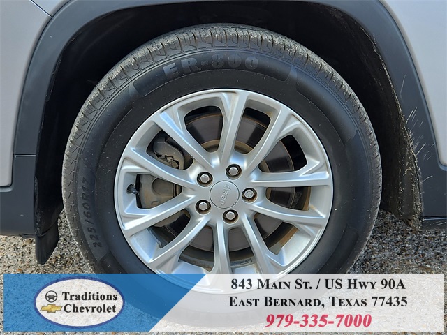 2019 Jeep Cherokee Latitude Silver at Durrett Motor Company