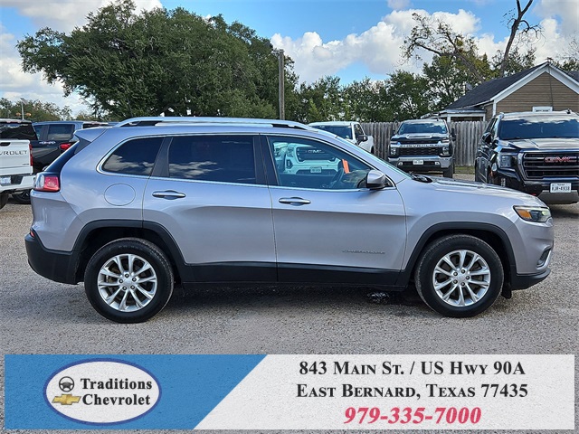 2019 Jeep Cherokee Latitude Silver at Durrett Motor Company