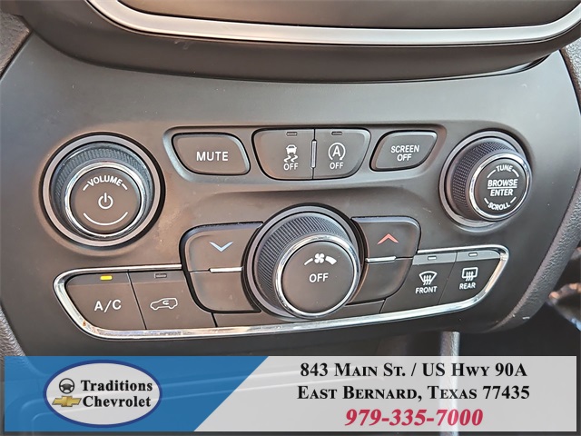 2019 Jeep Cherokee Latitude Silver at Durrett Motor Company