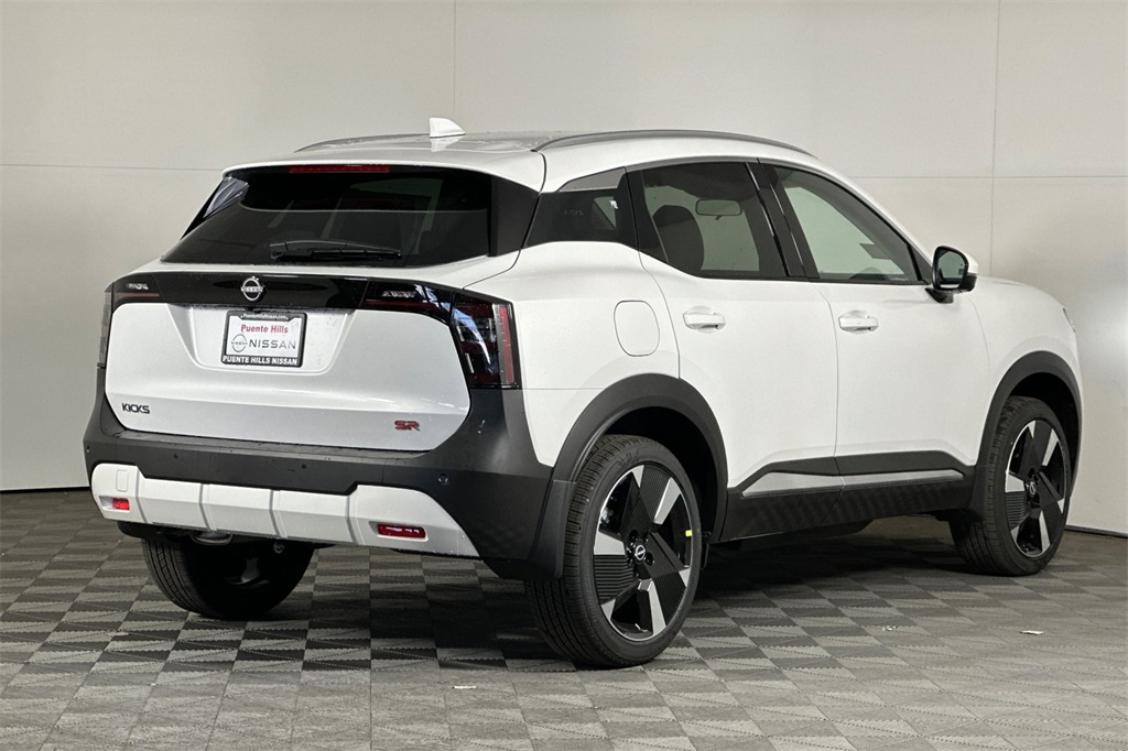 2025 Nissan Kicks SR photo 2