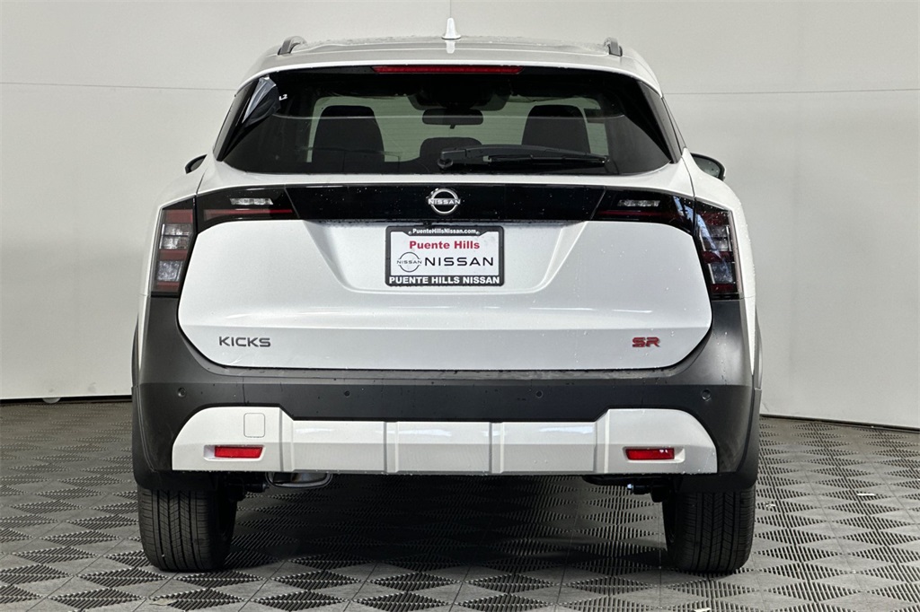 2025 Nissan Kicks SR photo 3