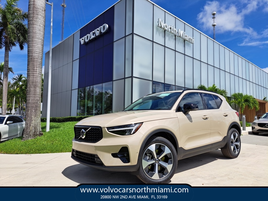 2026 Volvo XC40 B4 Plus