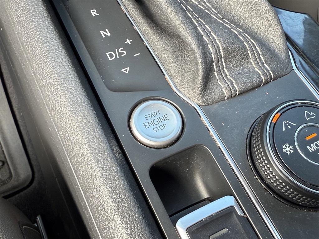 2022 Volkswagen Atlas Cross Sport 3.6L V6 SEL Premium R-Line White at DeMontrond Auto Country