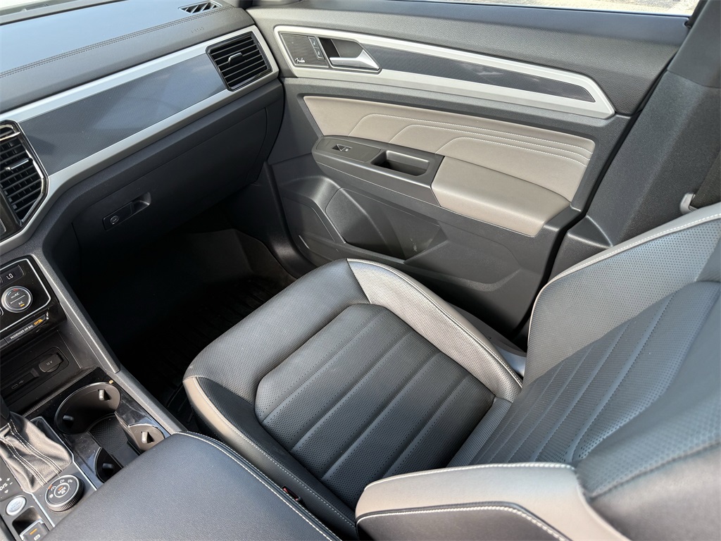 2022 Volkswagen Atlas Cross Sport 3.6L V6 SEL Premium R-Line White at DeMontrond Auto Country