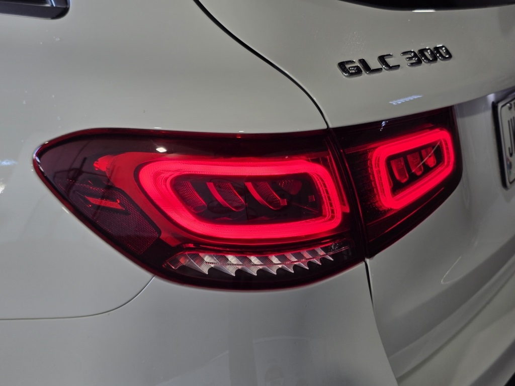 Thumbnail: 2022 Mercedes-Benz GLC - 10