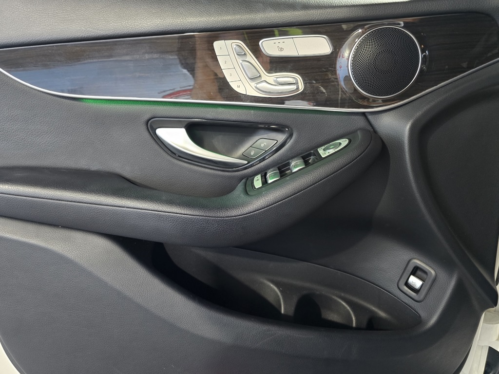 Thumbnail: 2022 Mercedes-Benz GLC - 12