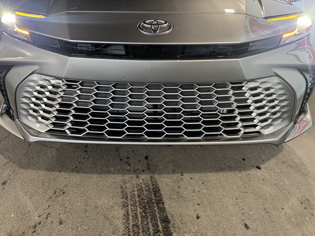 Thumbnail: 2025 Toyota Camry - 12