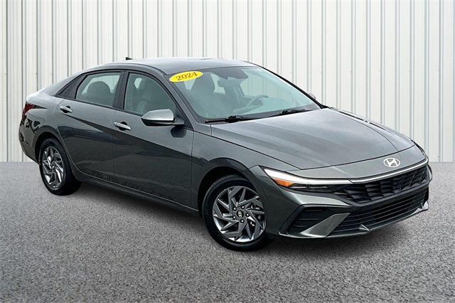 2024 Hyundai Elantra SEL FWD