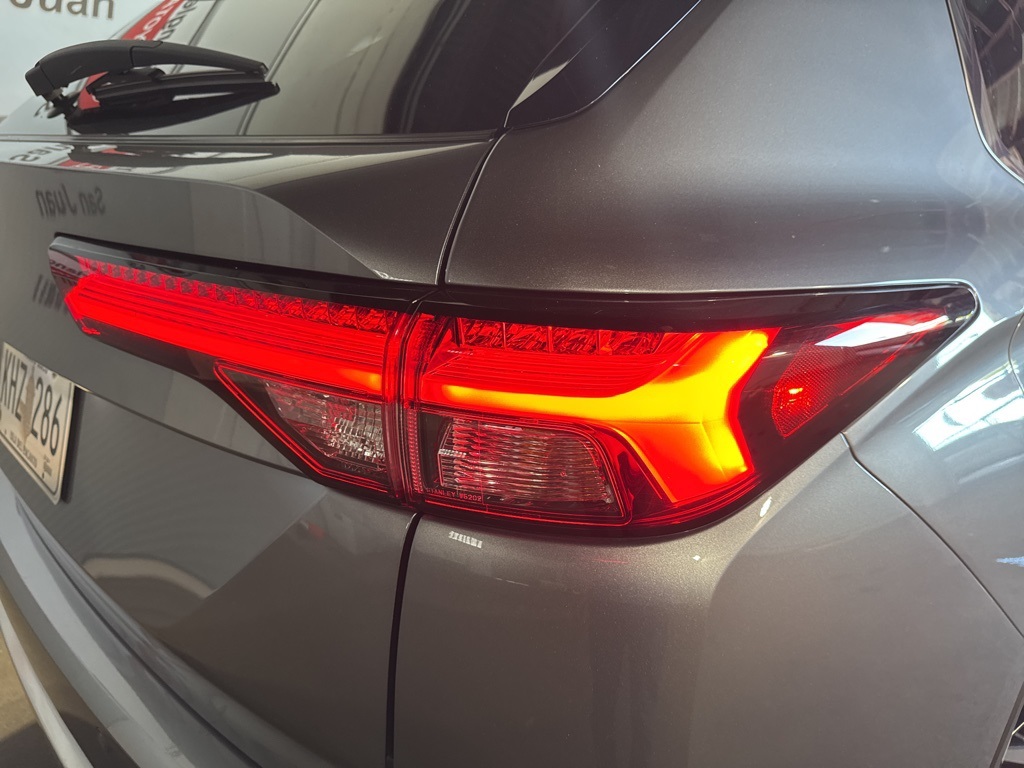 Thumbnail: 2024 Mitsubishi Outlander - 14