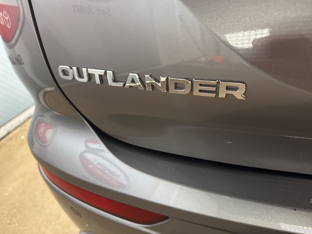 Thumbnail: 2024 Mitsubishi Outlander - 19