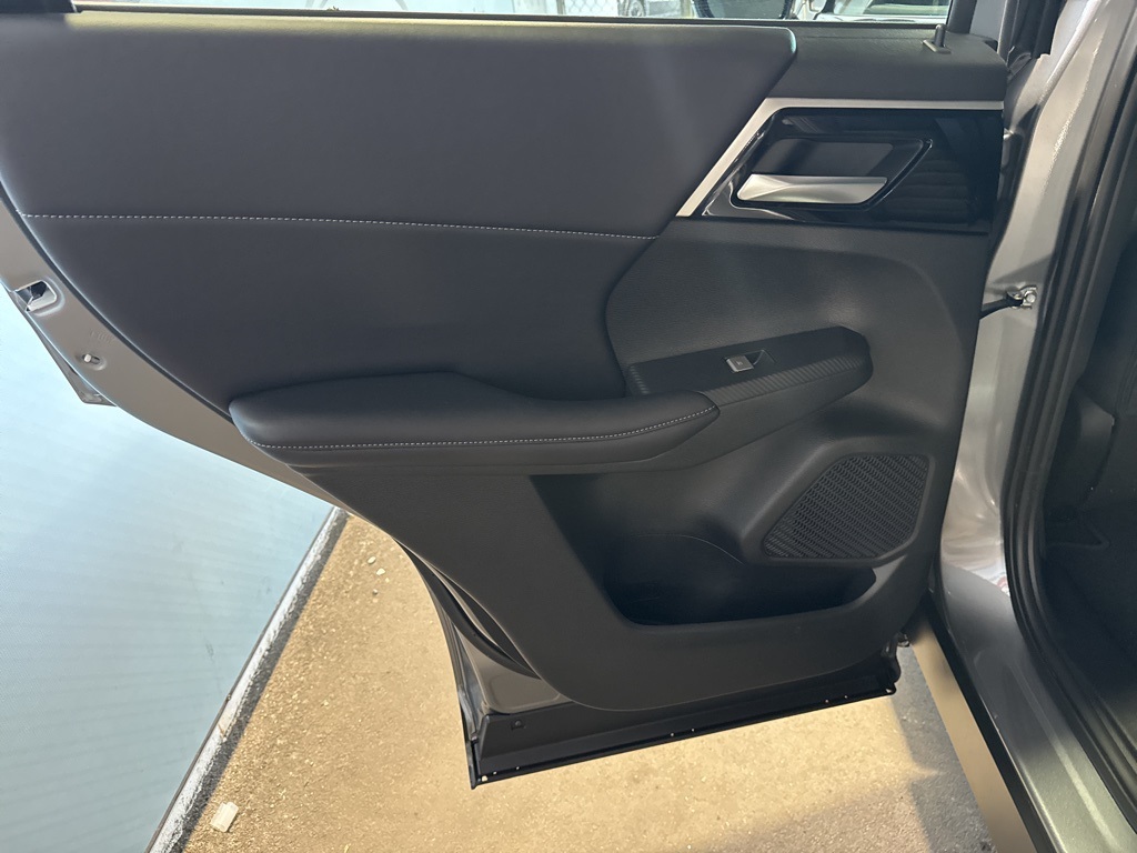 Thumbnail: 2024 Mitsubishi Outlander - 21