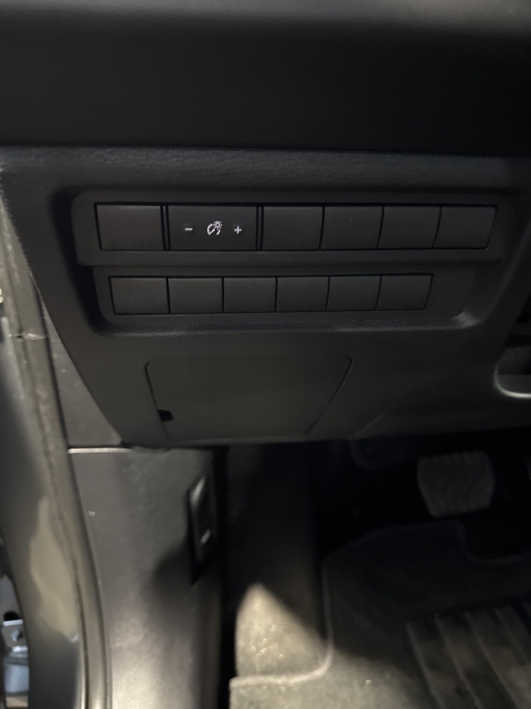 Thumbnail: 2024 Mitsubishi Outlander - 32