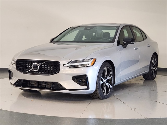 2024 Volvo S60 B5 Core Dark Theme