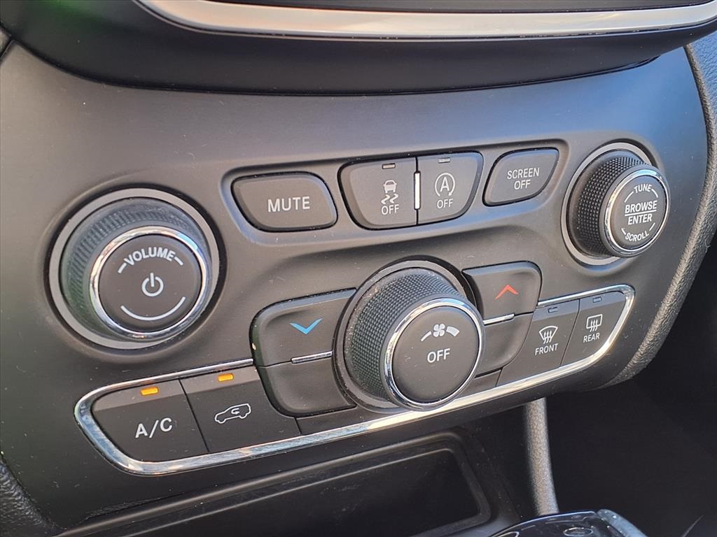 2020 Jeep Cherokee Altitude Silver at DeMontrond Automotive Group