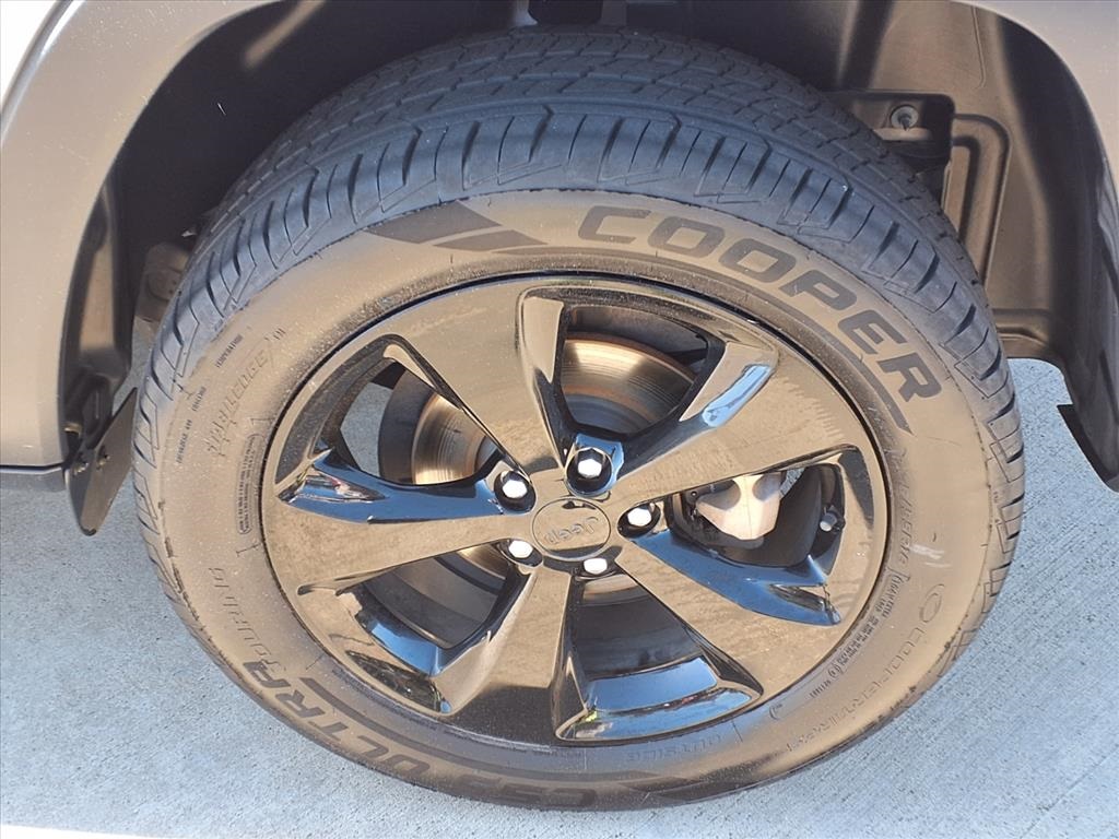 2020 Jeep Cherokee Altitude Silver at DeMontrond Automotive Group