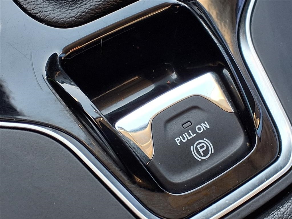 2020 Jeep Cherokee Altitude Silver at DeMontrond Automotive Group