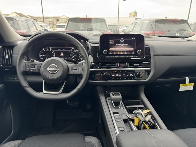 2025 Nissan Pathfinder SV photo 2