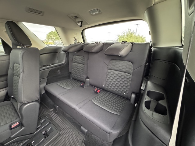 2025 Nissan Pathfinder SV photo 3