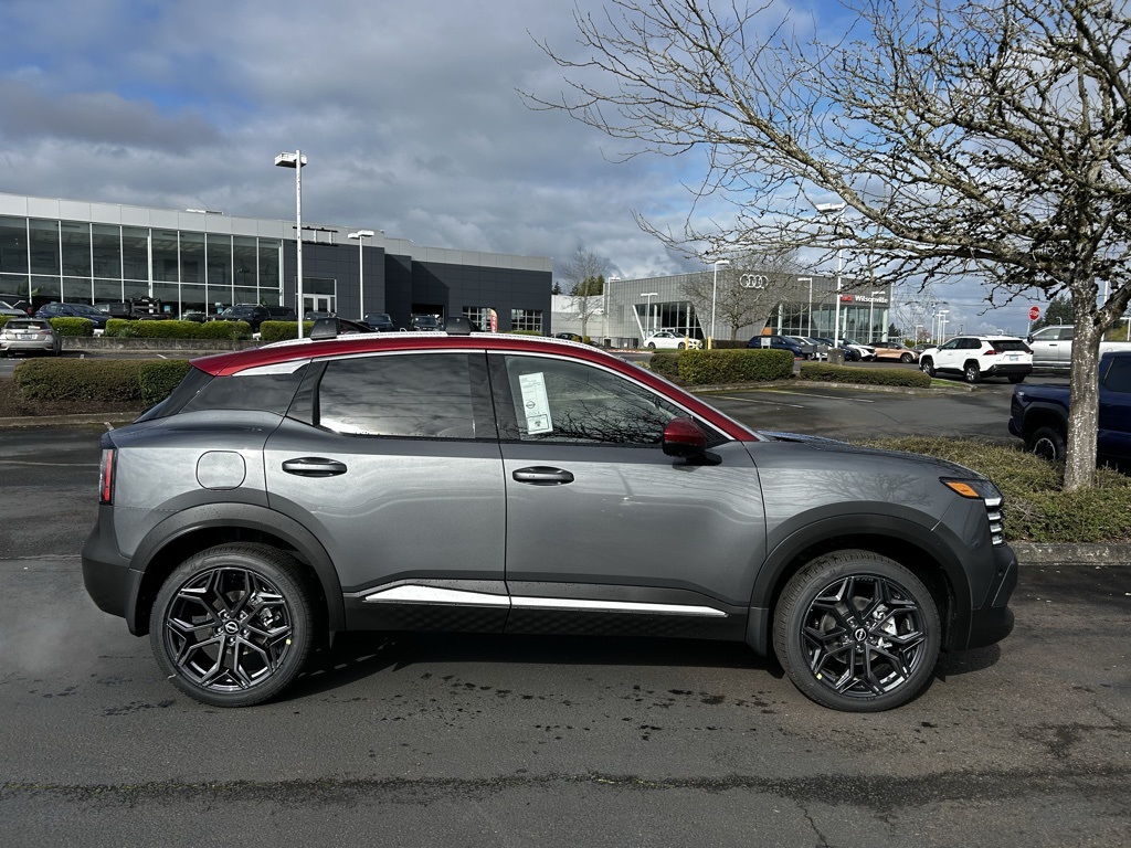 2025 Nissan Kicks SR photo 4