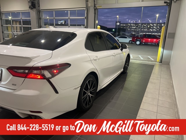 2023 Toyota Camry SE White at Tom Peacock Cadillac