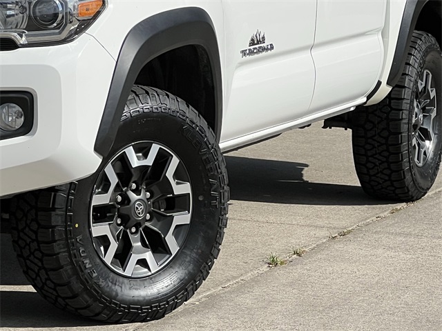 2022 Toyota Tacoma TRD Off-Road White at Baytown Hyundai