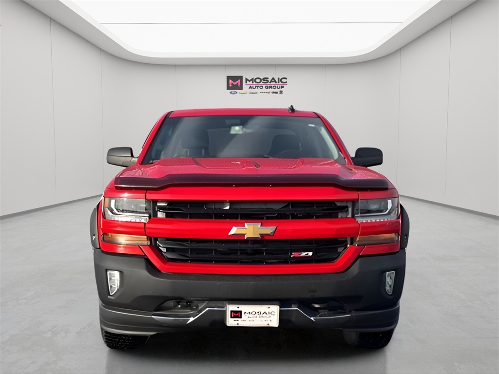Used 2017 Chevrolet Silverado 1500 LT with VIN 1GCVKREC5HZ220622 for sale in Zumbrota, Minnesota