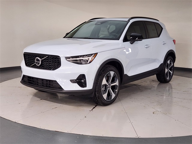 2026 Volvo XC40 B5 Plus