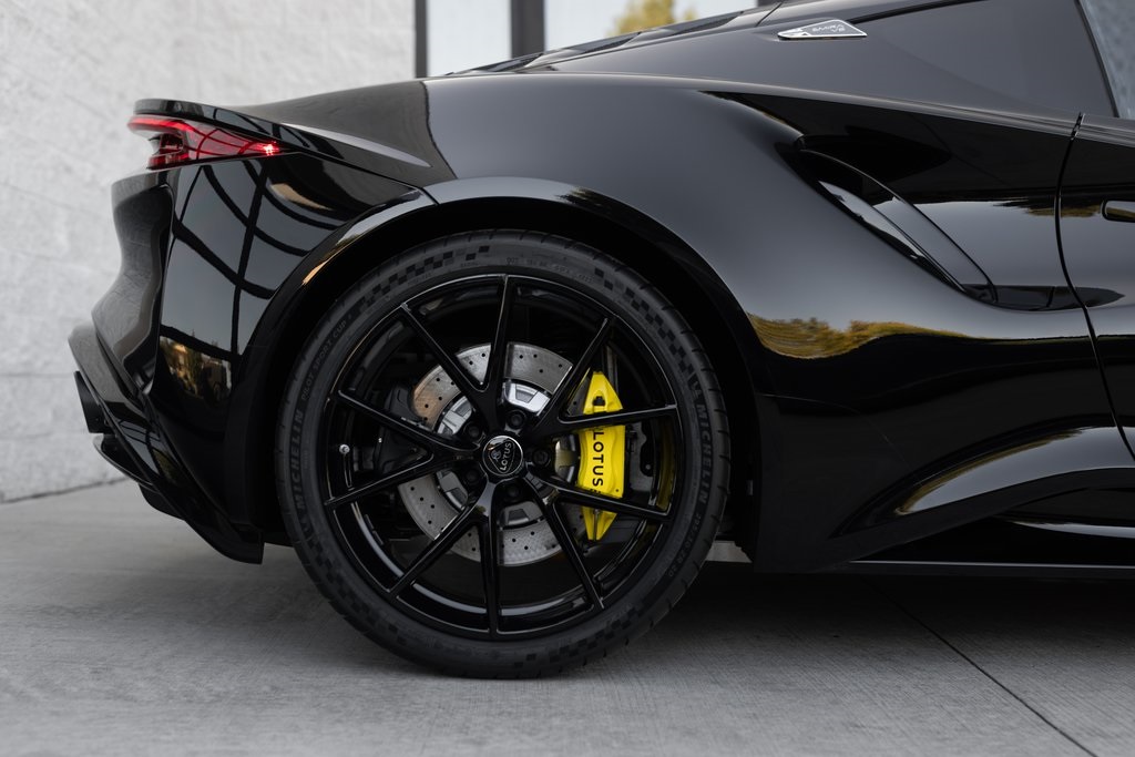 2025 Lotus Emira Base photo 3