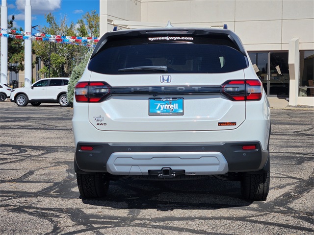 2025 Honda Pilot TrailSport photo 3