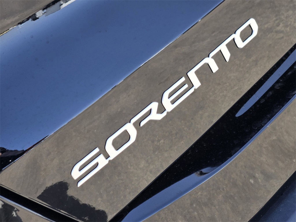 2025 Kia Sorento S - 7