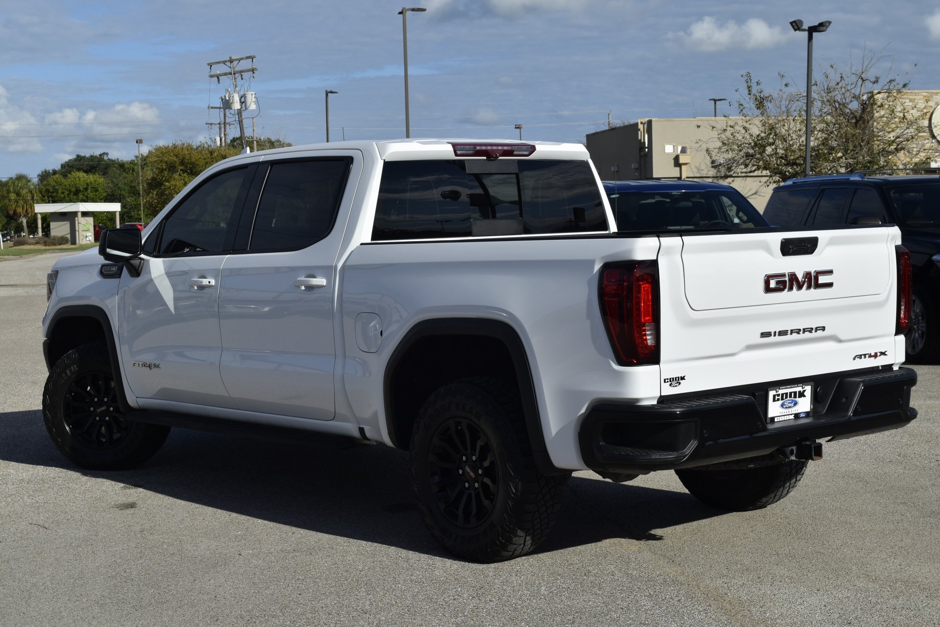 2023 GMC Sierra 1500 AT4X - 8