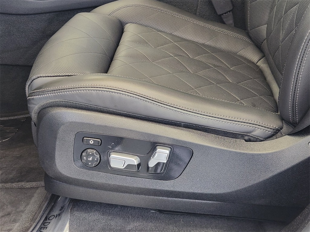 2023 BMW X7 xDrive40i Gray at Keating Nissan