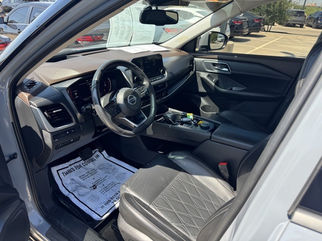 2021 Nissan Rogue Platinum photo 2