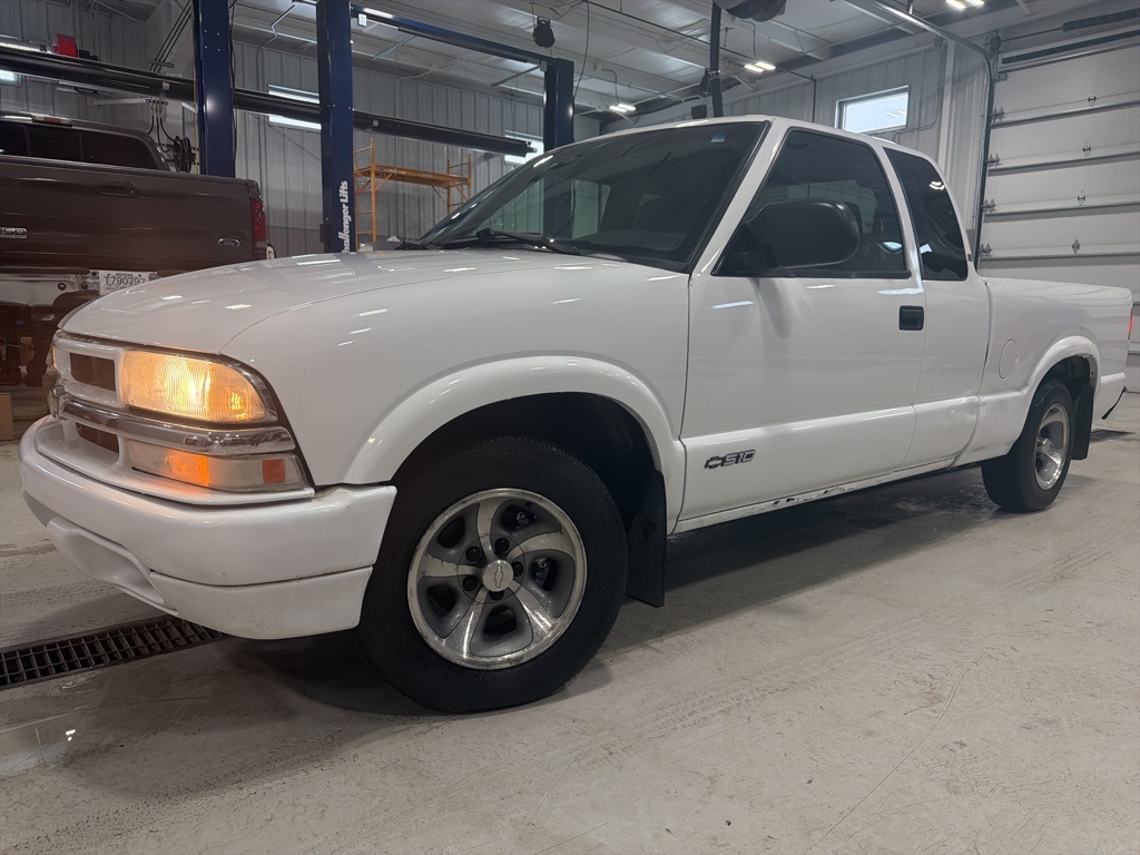 2000 Chevrolet S-10 LS Extended Cab RWD