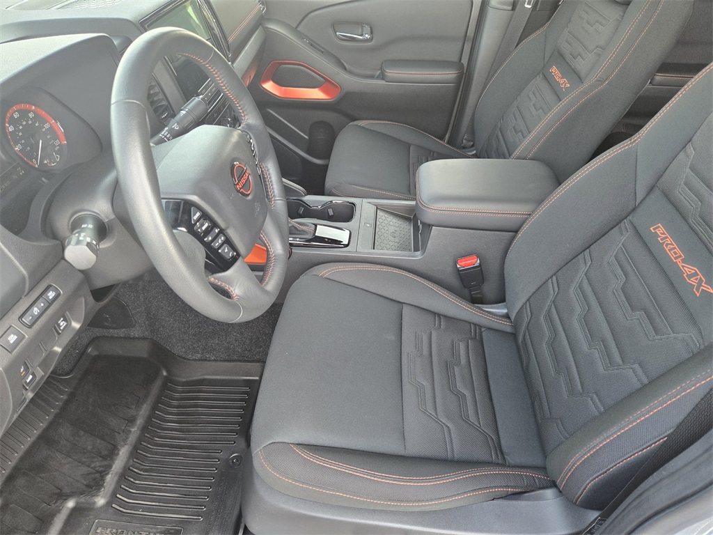 2023 Nissan Frontier PRO-4X - 11