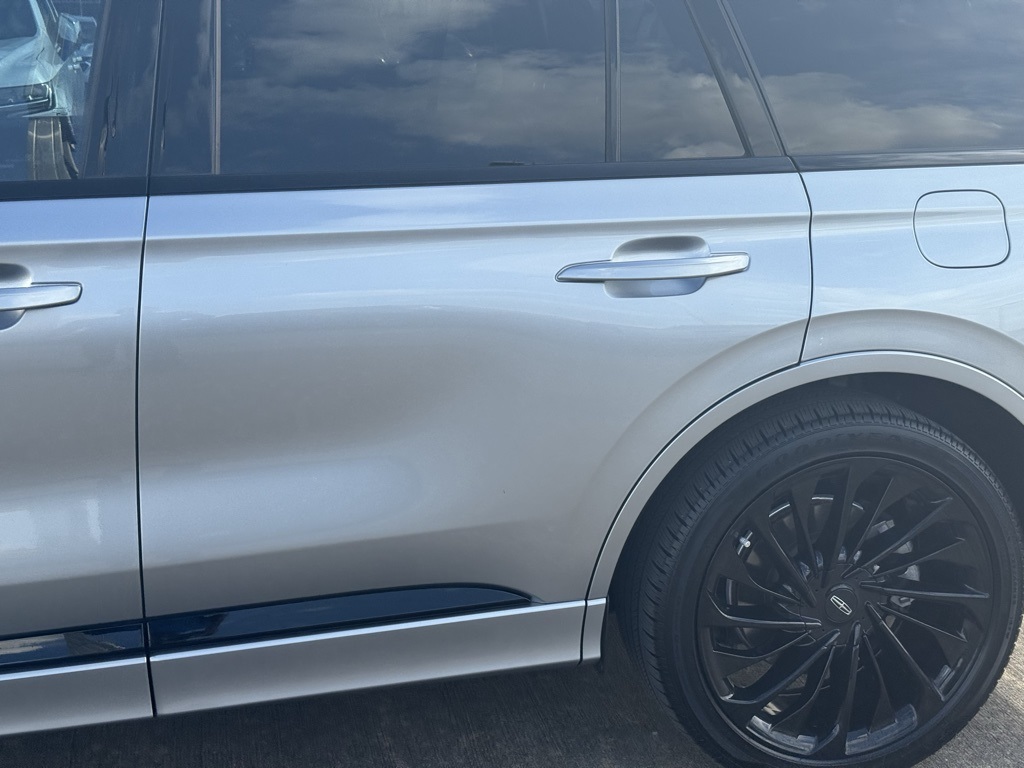 2024 Lincoln Aviator Reserve Silver at Gullo Toyota