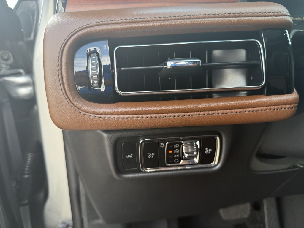 2024 Lincoln Aviator Reserve Silver at Gullo Toyota