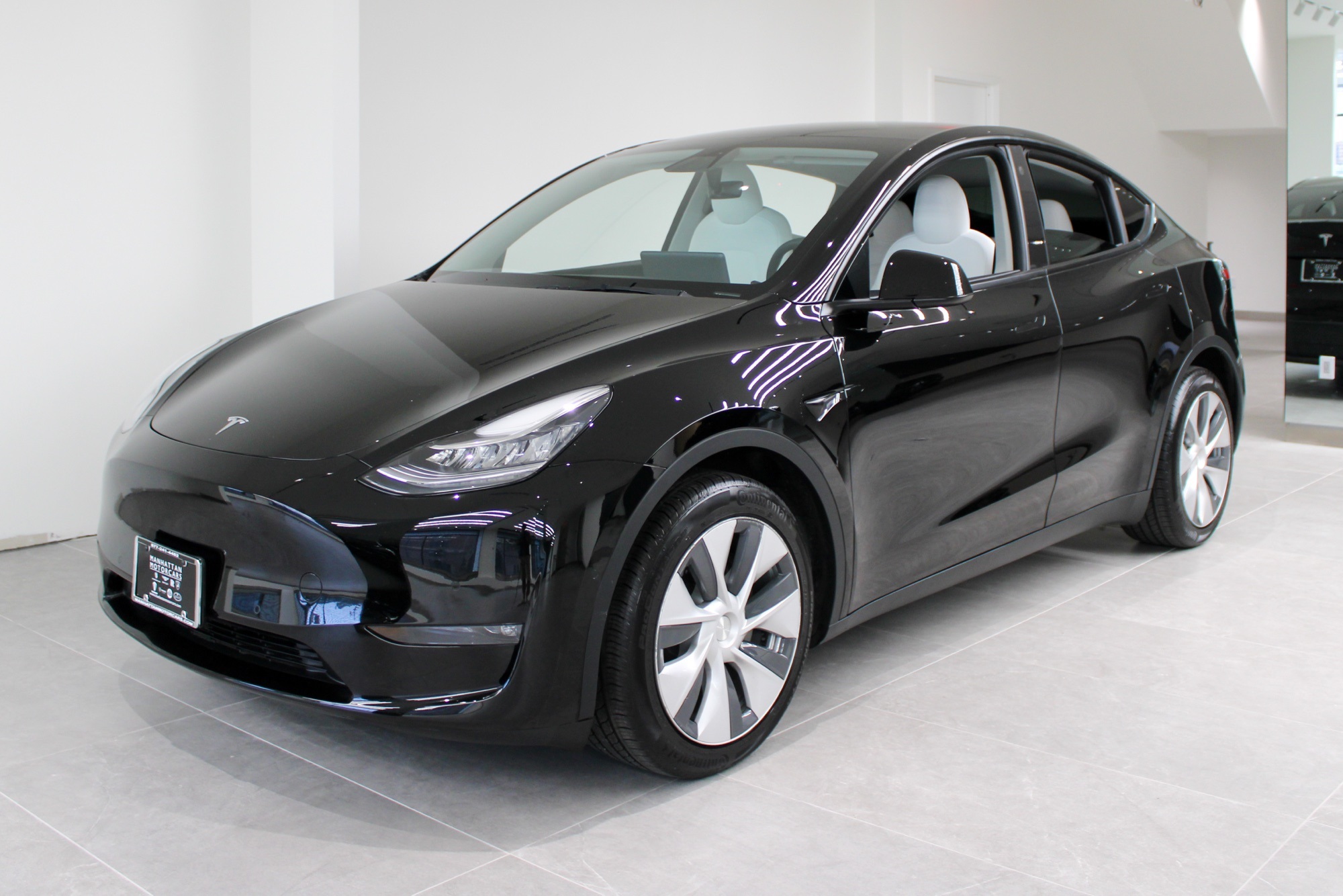 /2022 Tesla Model-Y